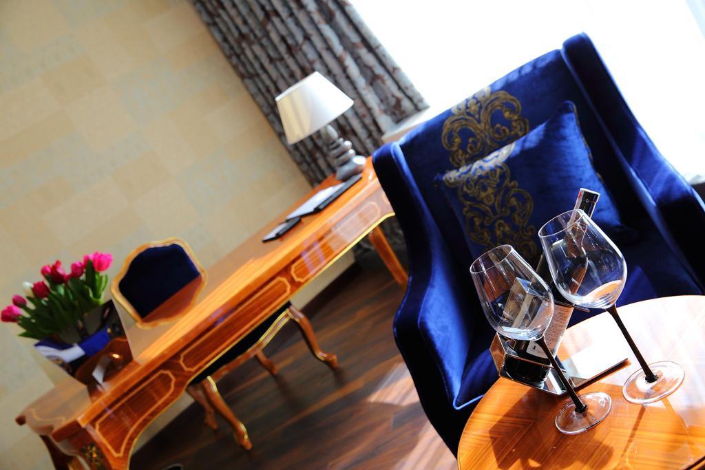 Damas International Hotel Bishkek Bilik gambar