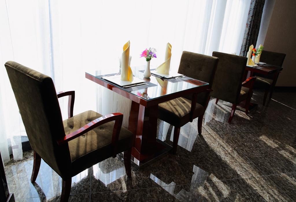 Damas International Hotel Bishkek Luaran gambar