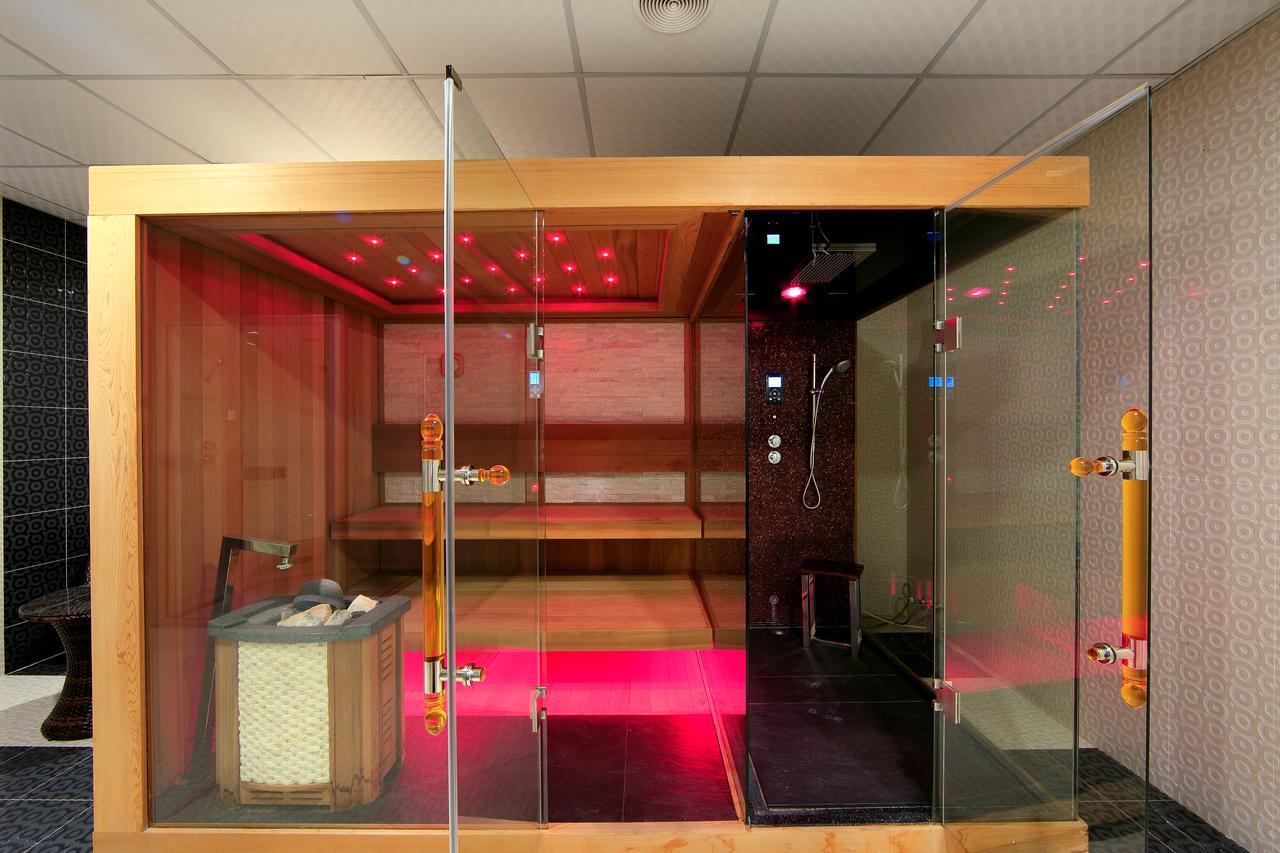 Damas International Hotel Bishkek Luaran gambar