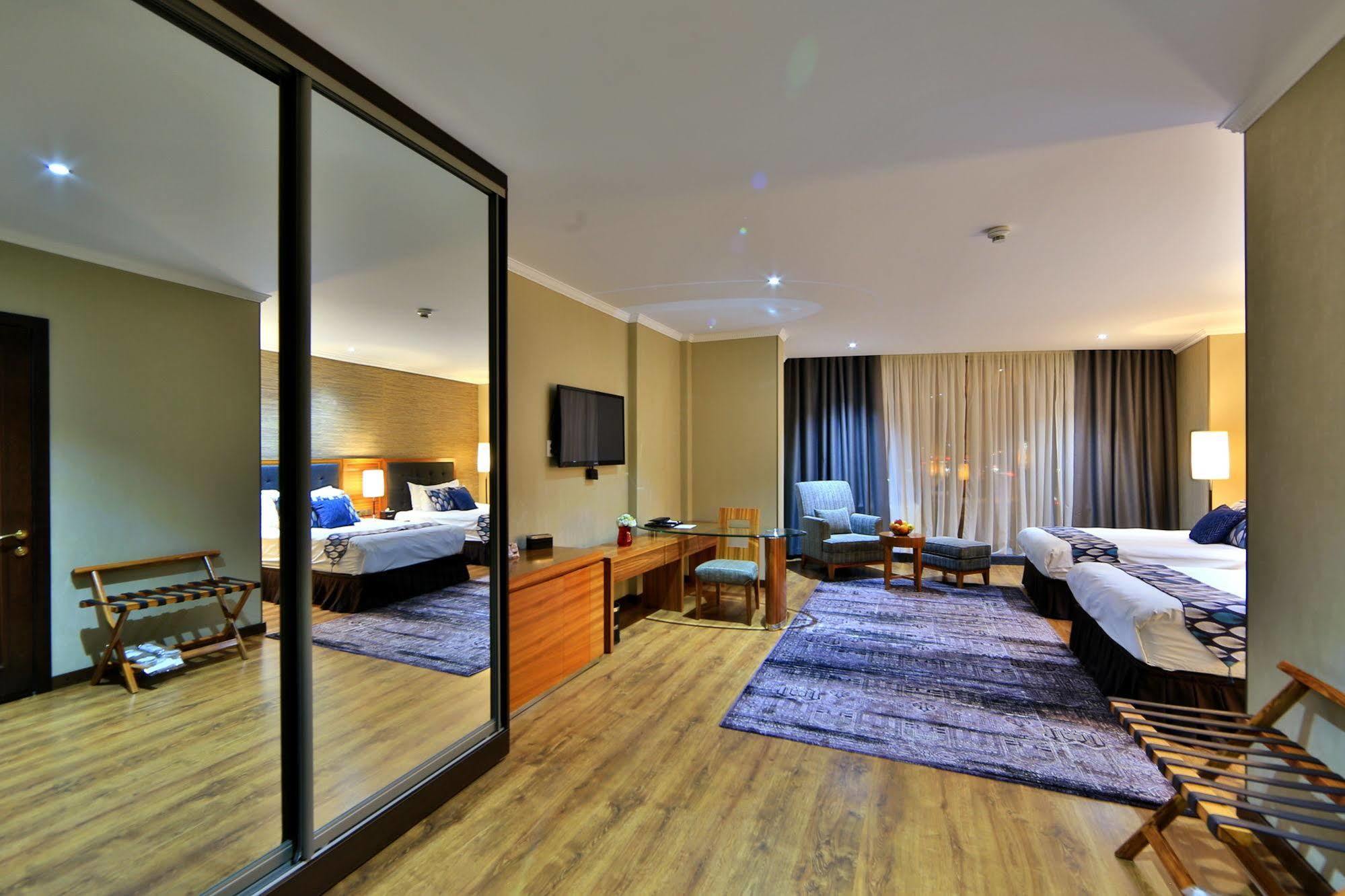 Damas International Hotel Bishkek Luaran gambar