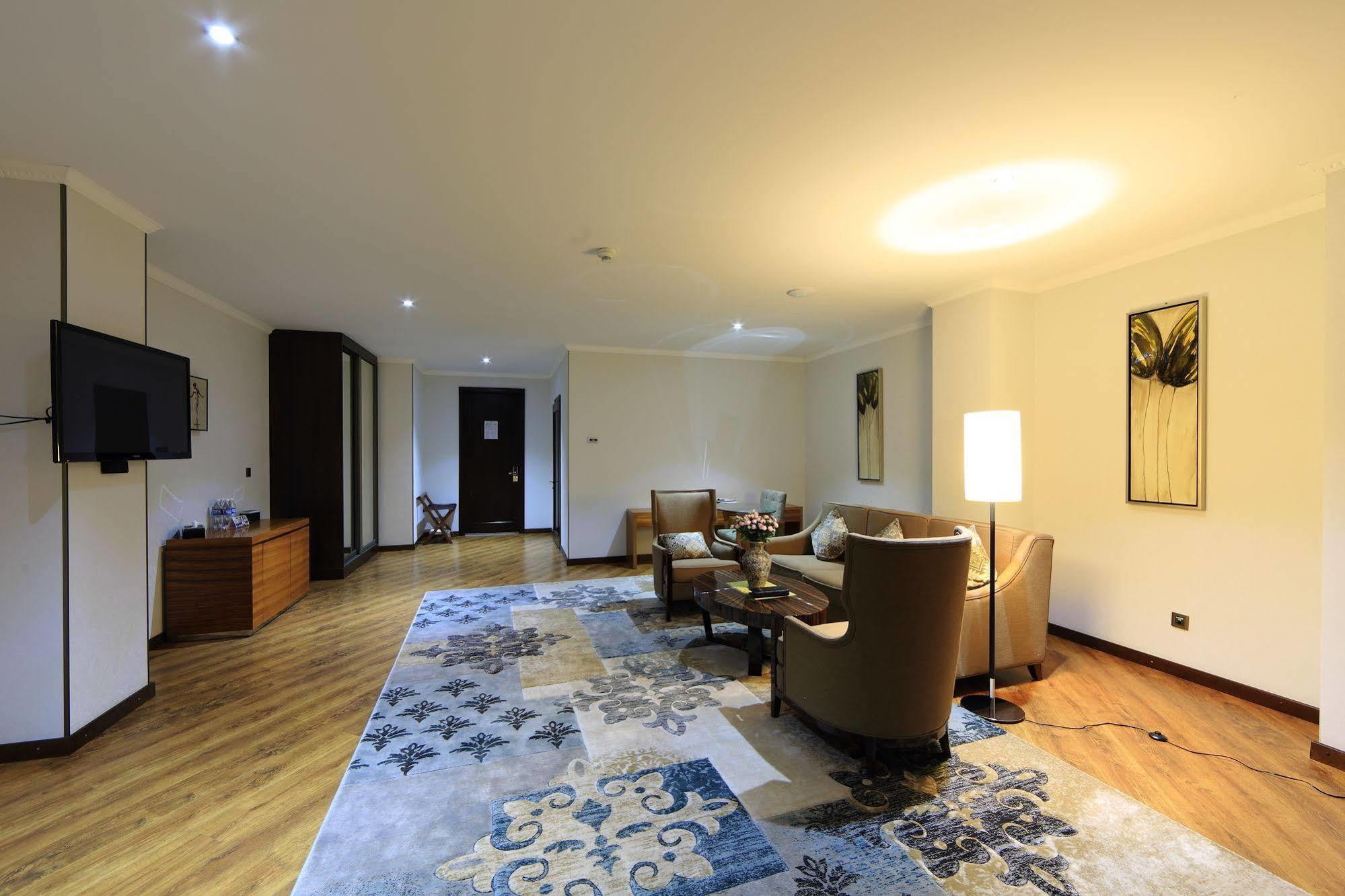 Damas International Hotel Bishkek Luaran gambar