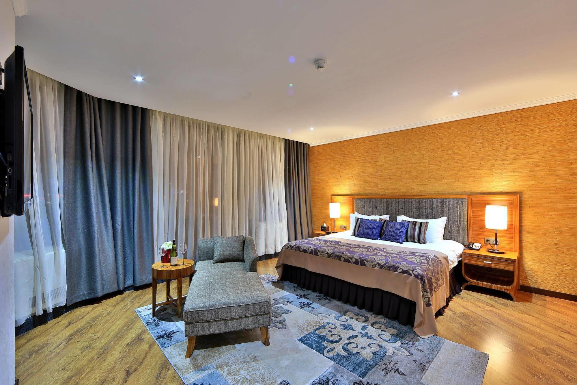 Damas International Hotel Bishkek Luaran gambar