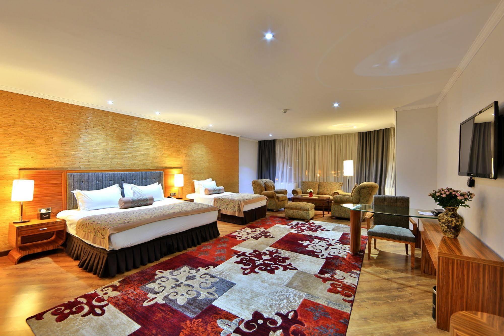 Damas International Hotel Bishkek Luaran gambar