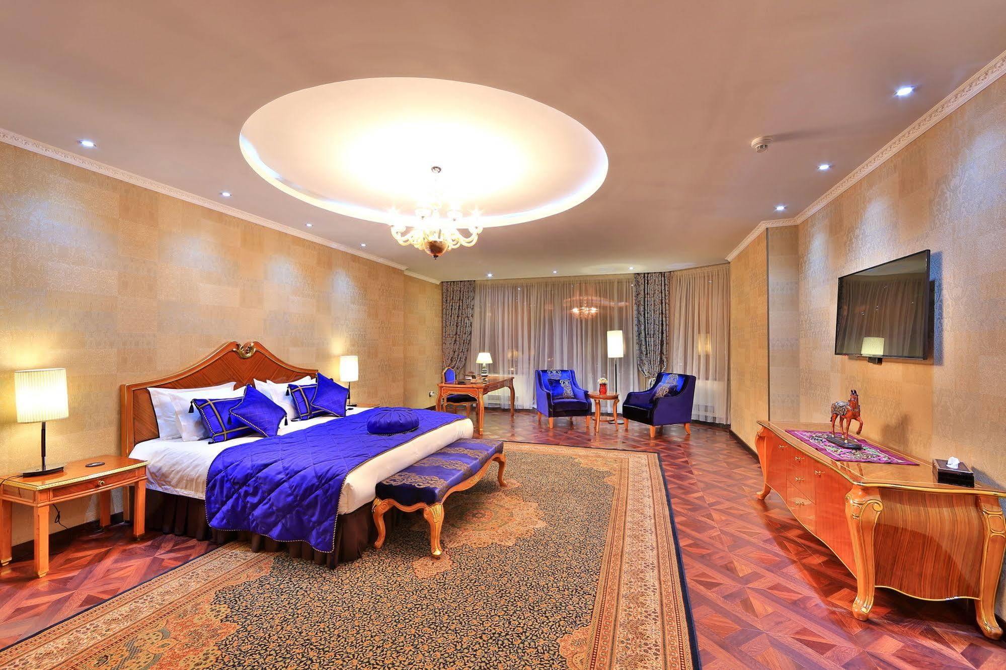 Damas International Hotel Bishkek Luaran gambar